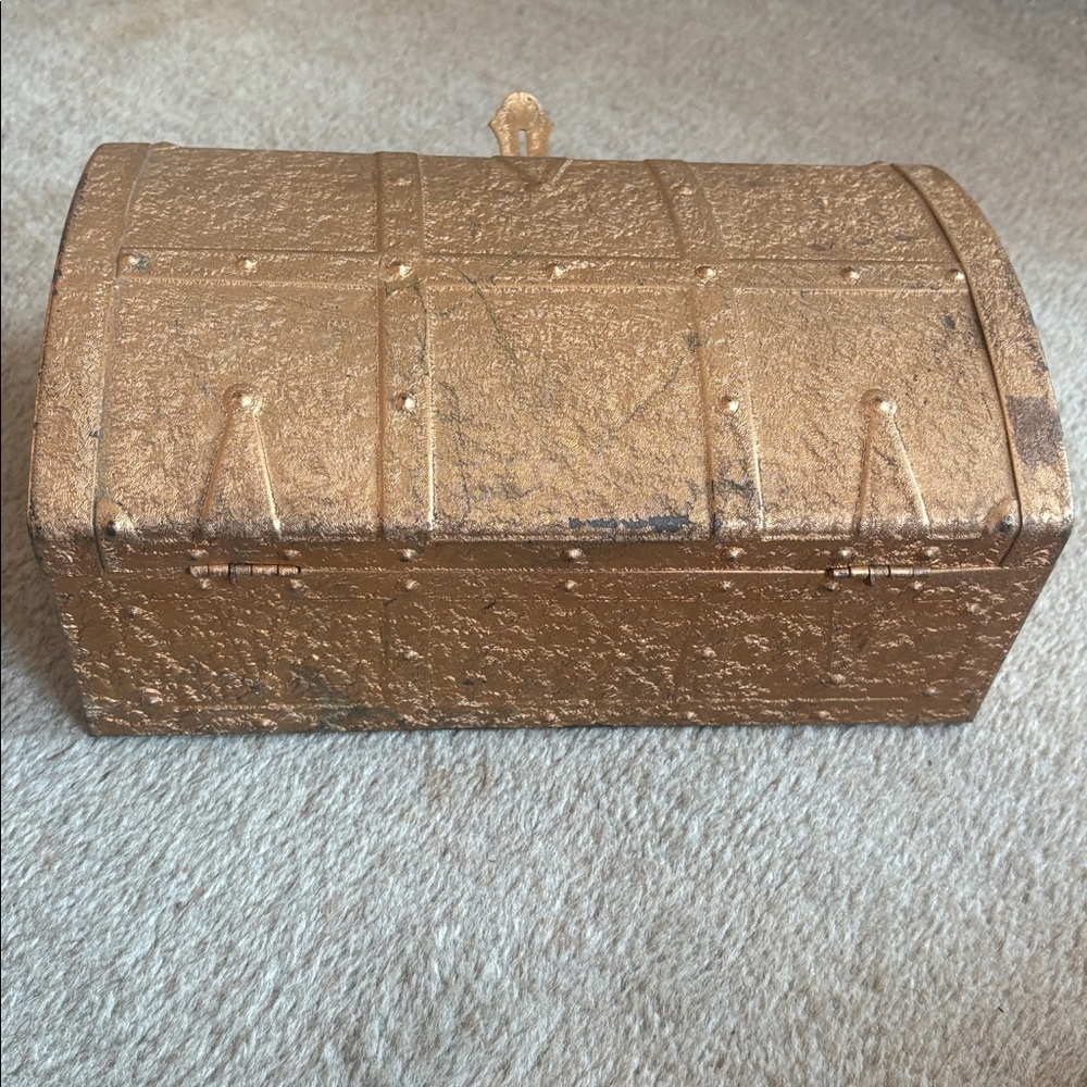 VINTAGE 1930'S KENNEDY MFG & CO. METAL TREASURE CHEST VAN WERT OHIO - Picture 5 of 8